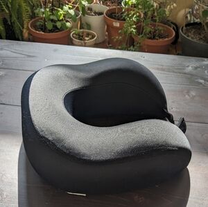 Cabeau Evolution Memory Foam Travel Neck Pillow With Pocket